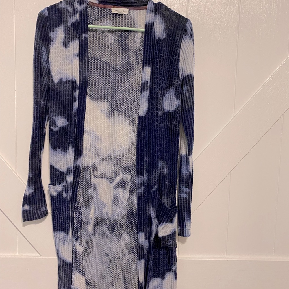 Long thin stylish cardigan! 💙